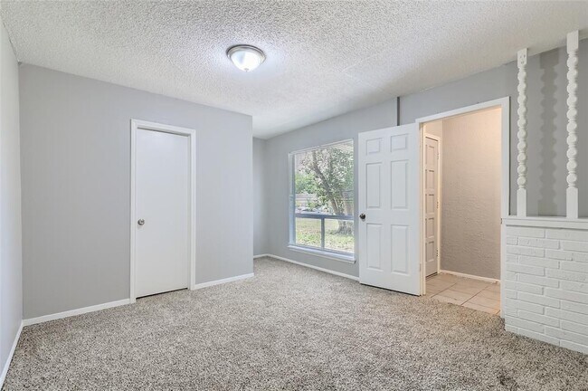 Foto del edificio - 1302 Radcliff Dr