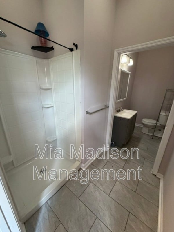 Building Photo - 305 W 39th St