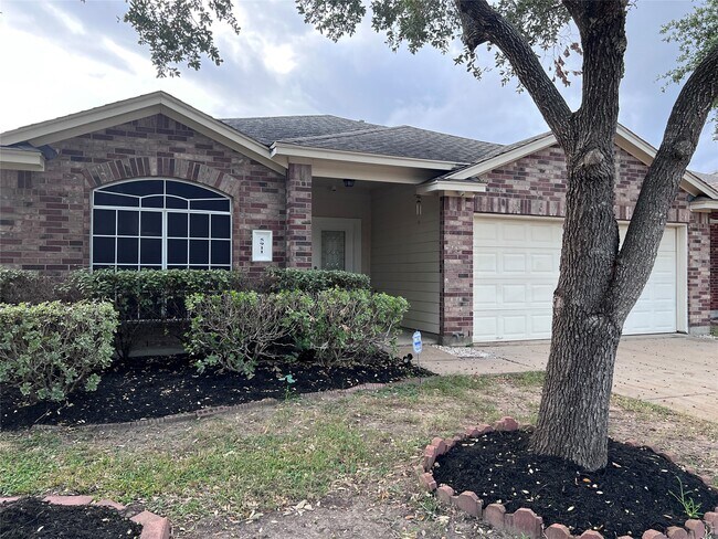 Foto del edificio - 5911 Llano Creek Dr