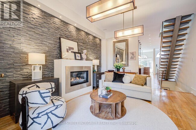 Building Photo - 17 Frankdale Ave