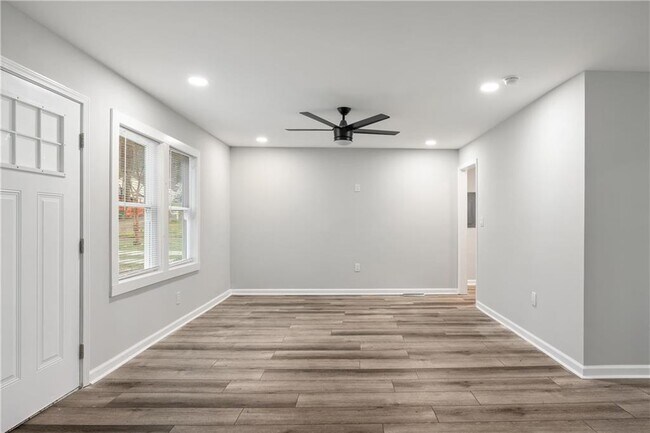 Building Photo - 1288 Lorenzo Dr SW