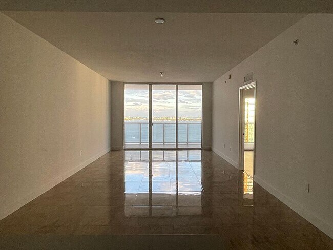 Foto del edificio - 600 NE 27th St
