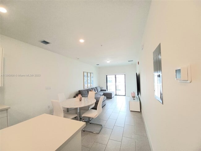 Foto del edificio - 8167 NW 41st St