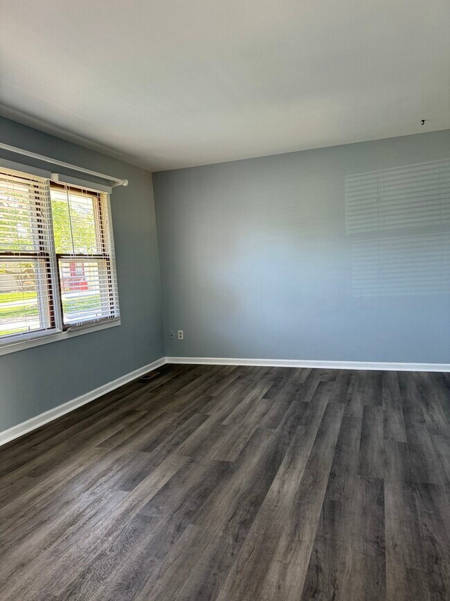 Building Photo - 928 Shady Ln