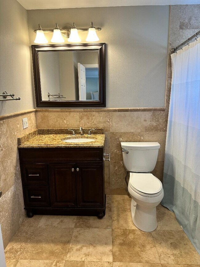 Foto del edificio - 8733 Bay Pointe Dr