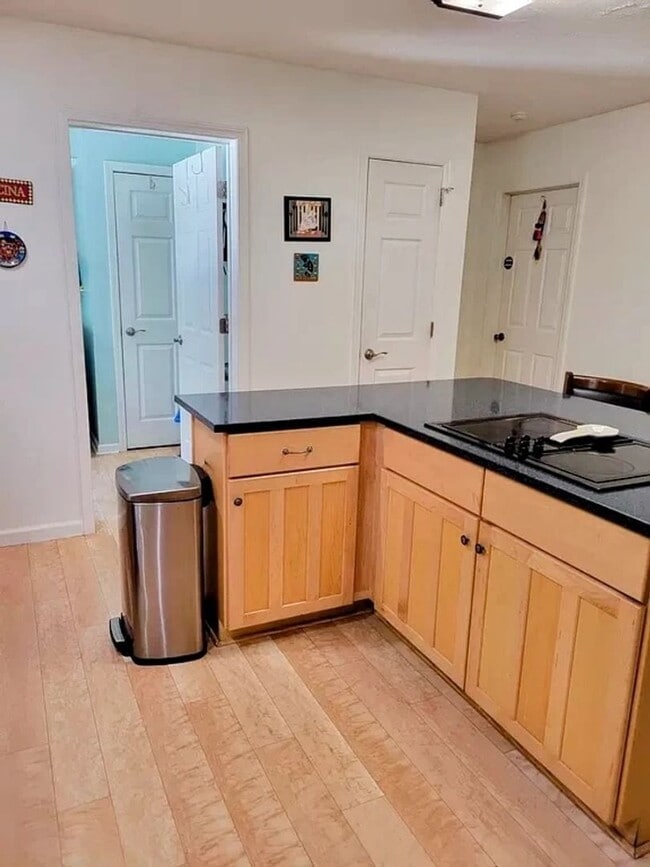 Building Photo - Charming ranch-style home with pool access!