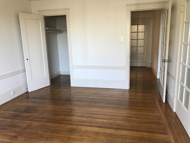 Building Photo - 1 bedroom in San Francisco CA 94122
