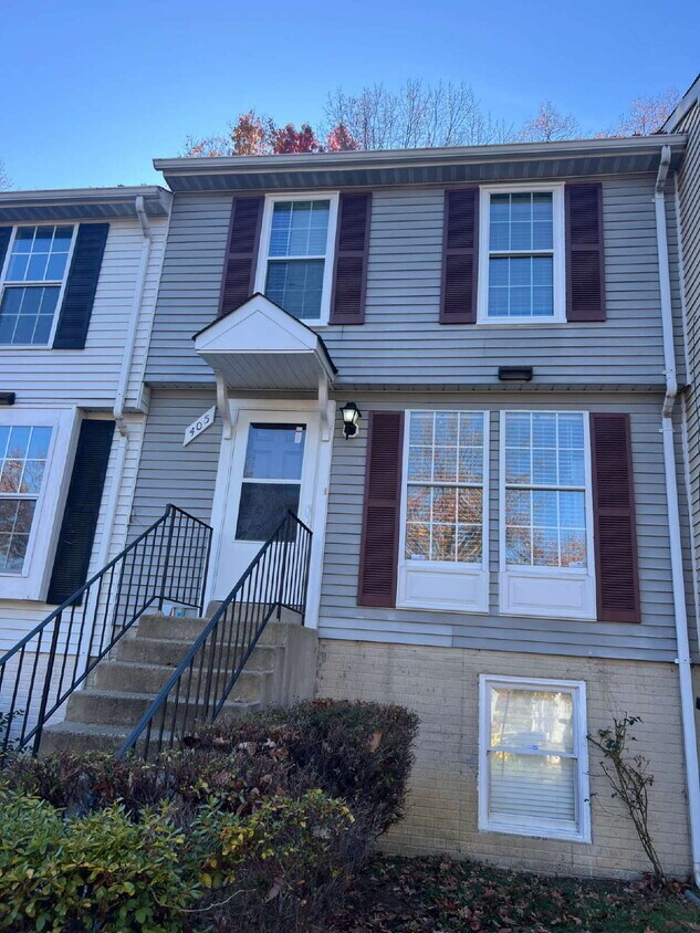 Primary Photo - Charming 3-Level Townhome in Prime North Stafford Location