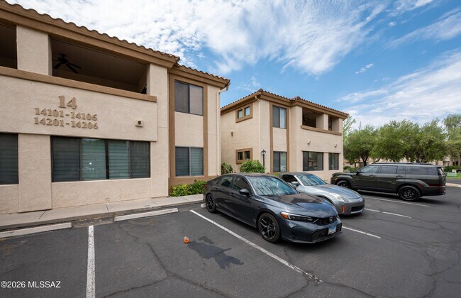 Foto del edificio - 2550 E River Rd