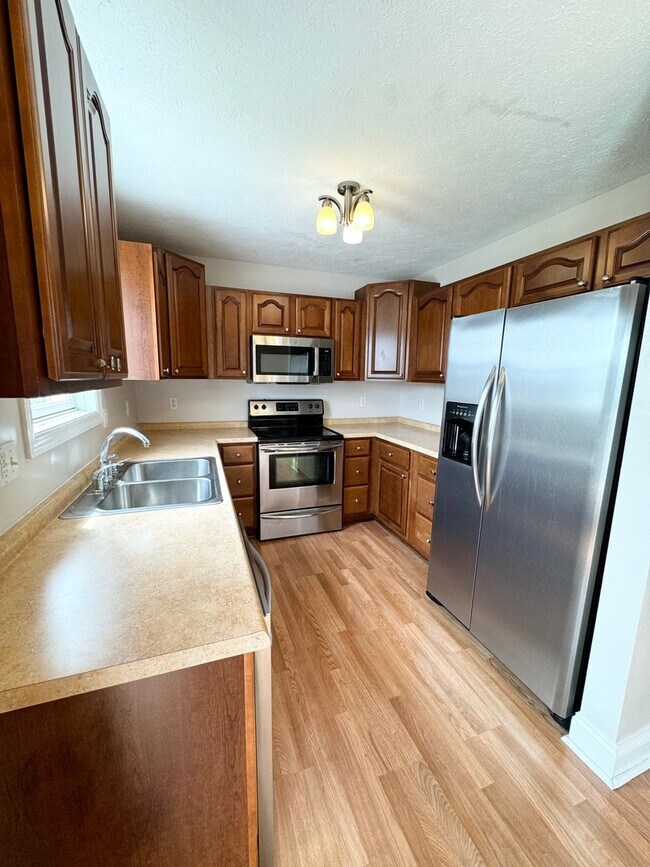 Building Photo - 3 Bed/3 Bath Home in Brookhaven--Available...