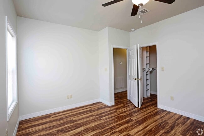 Building Photo - 321 Fieldstone Ln