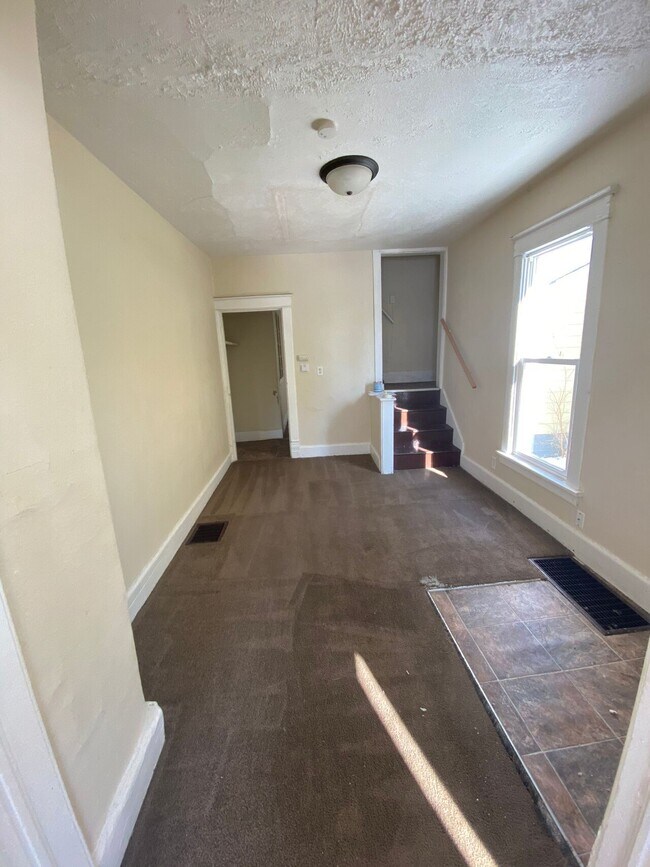 Foto del edificio - 208 E 6th St