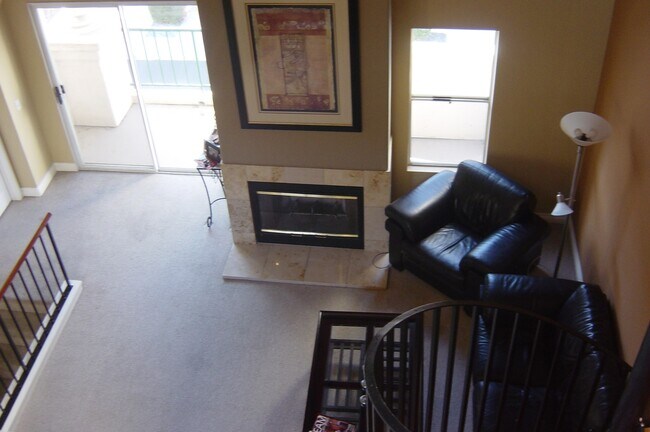 Building Photo - Beautiful Updated La Jolla Condo