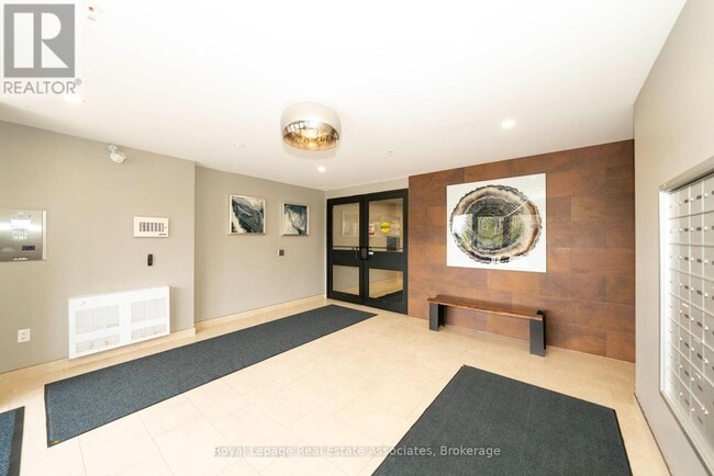 Building Photo - 25 Kay Cres