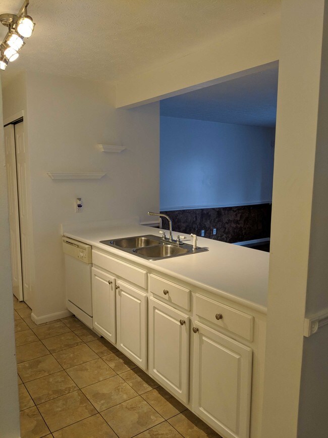 Building Photo - 6071 Brice Park Dr