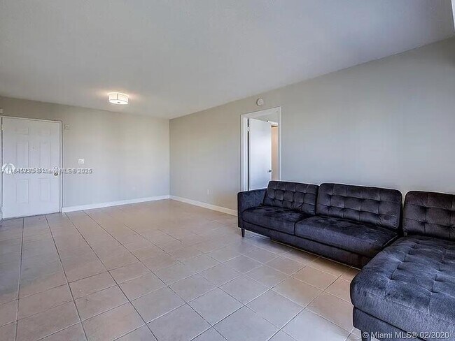 Foto del edificio - 8240 SW 210th St