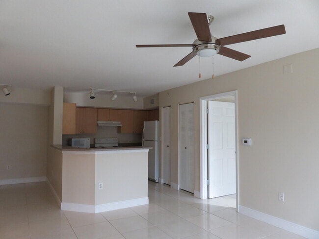 Building Photo - 1103 Villa Cir