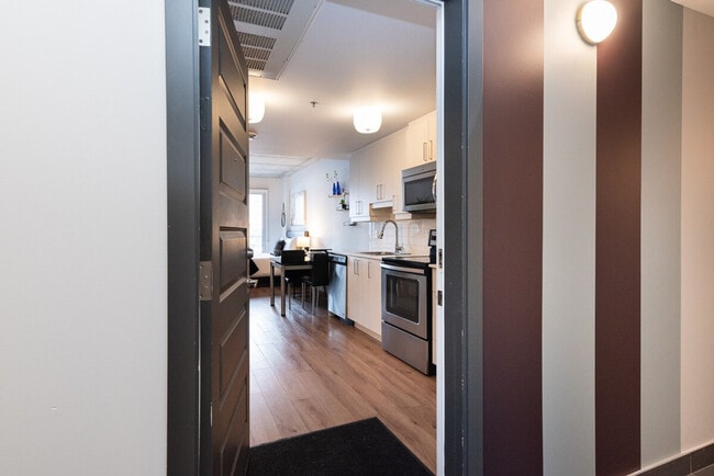 Photo du bâtiment - 201 Rue Sainte-Catherine E