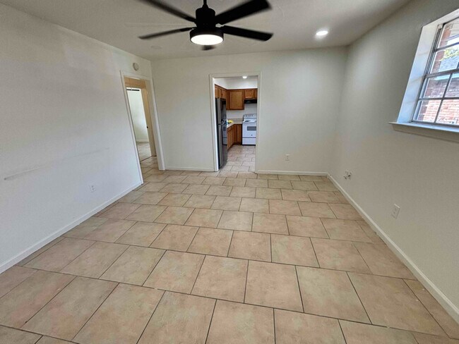 Building Photo - 226 Duke Dr