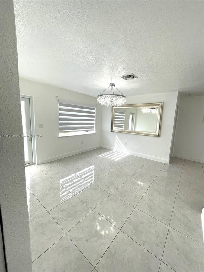 Foto del edificio - 3271 NW 208th St