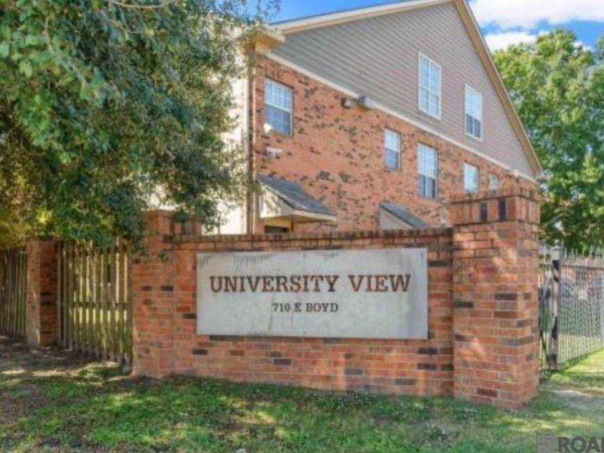 Foto principal - 710 E Boyd Dr