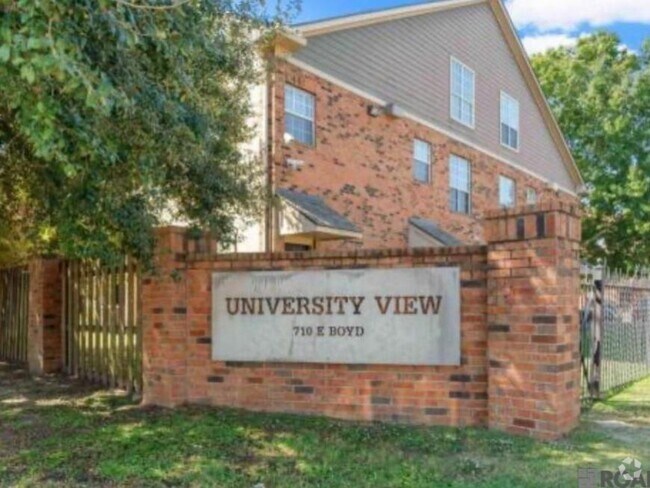 Building Photo - 710 E Boyd Dr