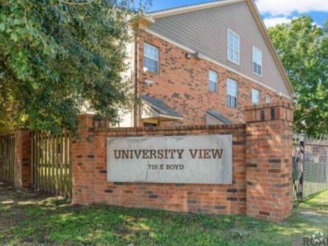Building Photo - 710 E Boyd Dr
