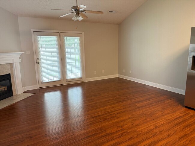 Foto del edificio - 5704 Reece Way