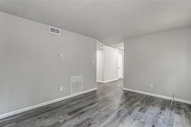 Building Photo - 844 NW Summercrest Blvd