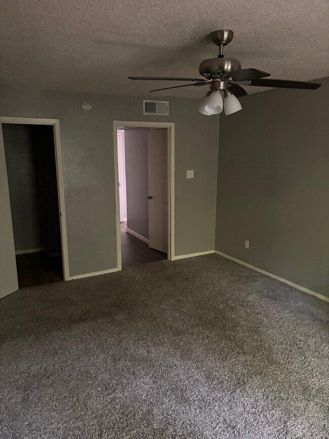Foto del edificio - 6012 Westridge Ln