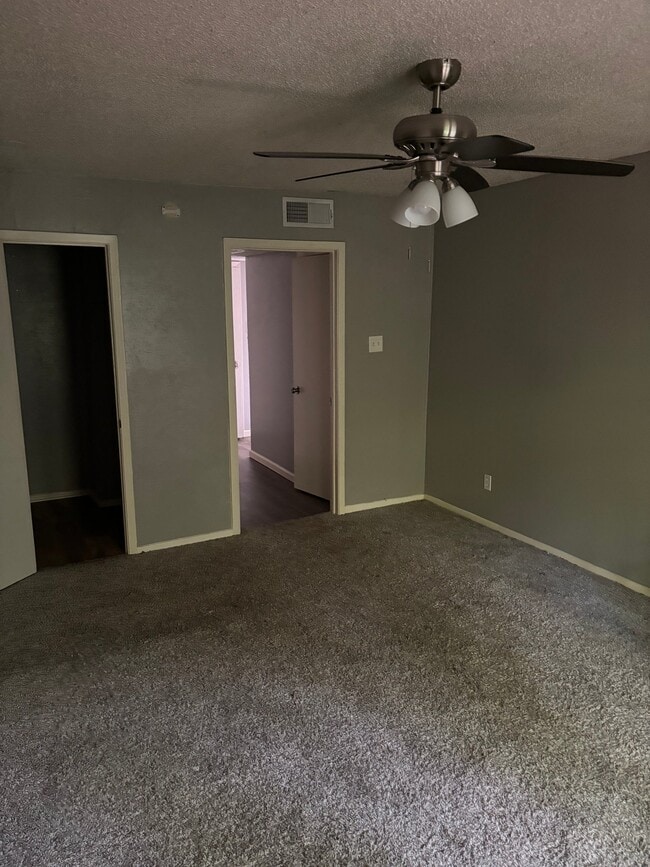 Building Photo - 6012 Westridge Ln