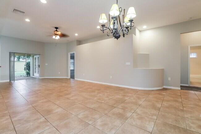 Foto del edificio - 721 Straw Lake Dr