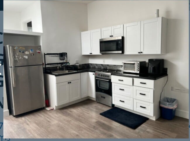 Foto del edificio - 17058 Kingsbury St