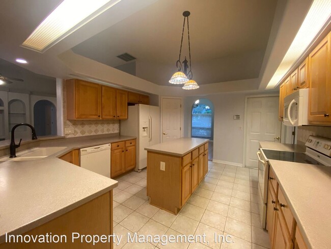 Building Photo - 4 br, 2.5 bath House - 911 Ridgeside Ct.
