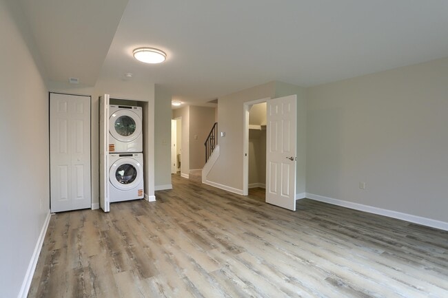 Building Photo - Briarcrest Gardens Apartments & Townhomes