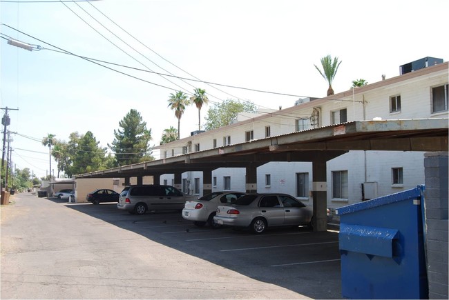 Building Photo - Silver Oaks Apartments