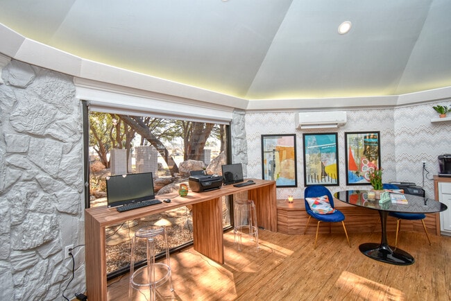 Business Center - Cru