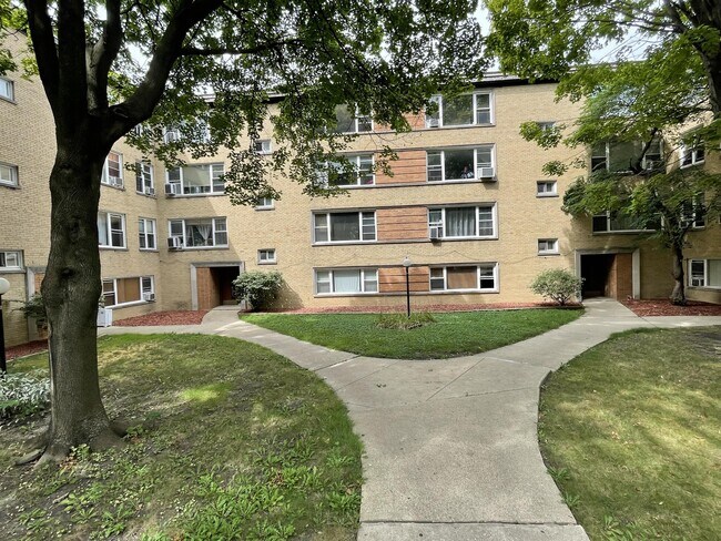 Foto del edificio - 6138 N Damen Ave