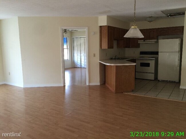 Foto del edificio - 1811 Central Blvd