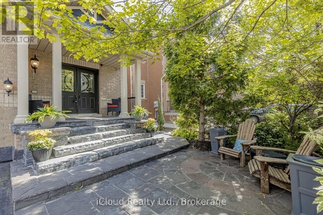 Building Photo - 32 Masters Green Crescent