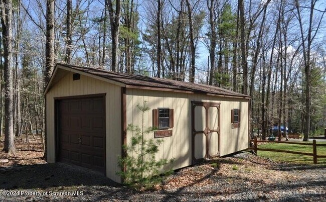 Building Photo - 24 Lakeside Dr