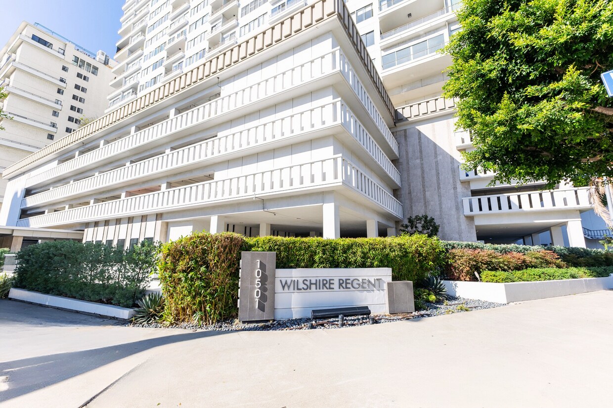 Foto principal - 10501 Wilshire Blvd