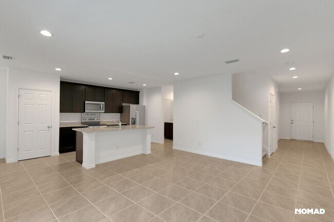 Building Photo - Spacious 4BR Townhome in Howey in the Hill...