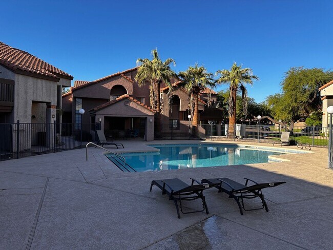 Foto del edificio - 700 E Mesquite Cir