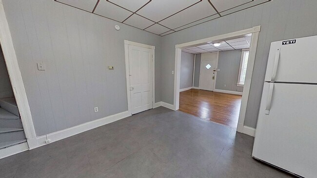 Building Photo - Front Unit Apartment