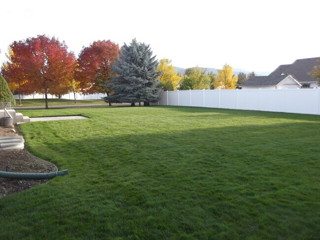 Building Photo - 2035 N Palisades Dr