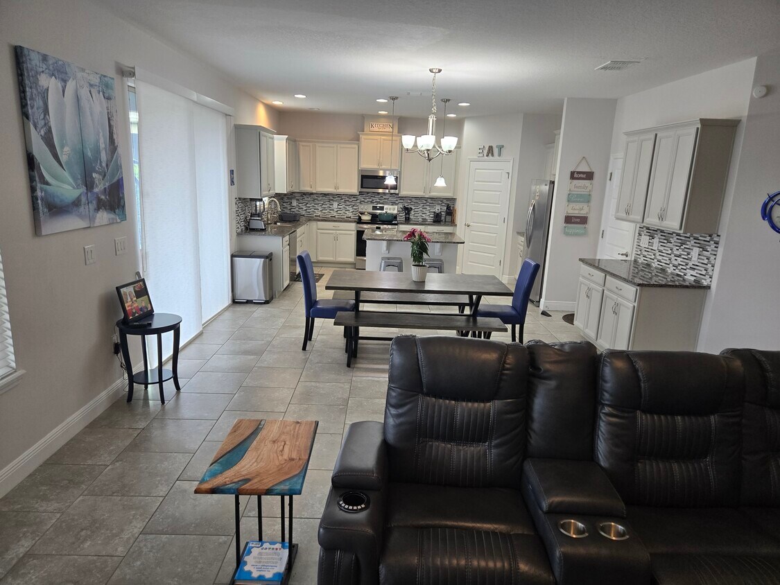 Foto del edificio - 16124 Azure Key St