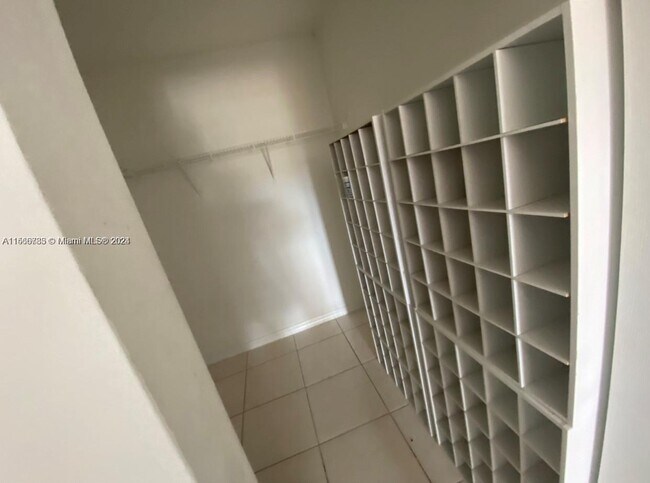 Building Photo - 5841 SW 162nd Ct