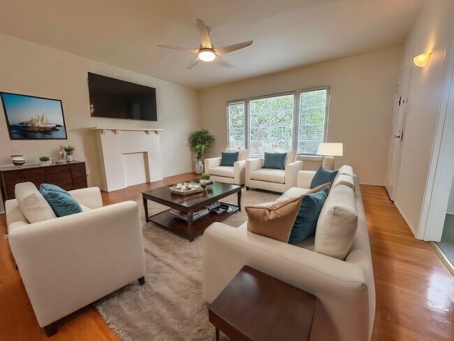 Building Photo - 822 7th St