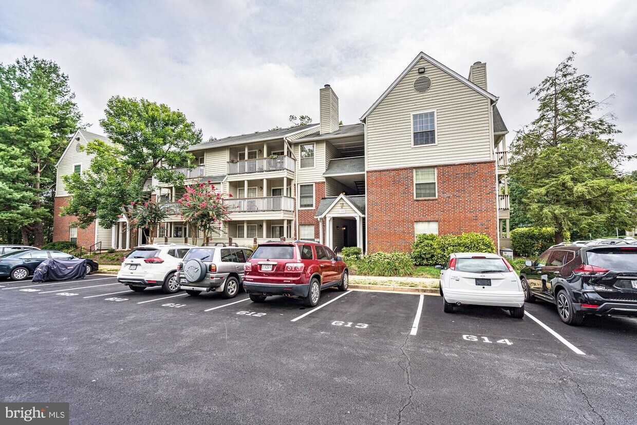 12151 Penderview Ln Unit 2035, Fairfax, VA 22033 Room for Rent in